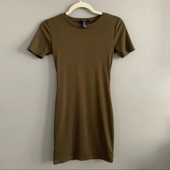 FOREVER 21 OLIVE GREEN FITTED MIDI T SHIRT DRESS FOREVER 21 OLIVE GREEN FITTED MIDI T SHIRT DRESS
